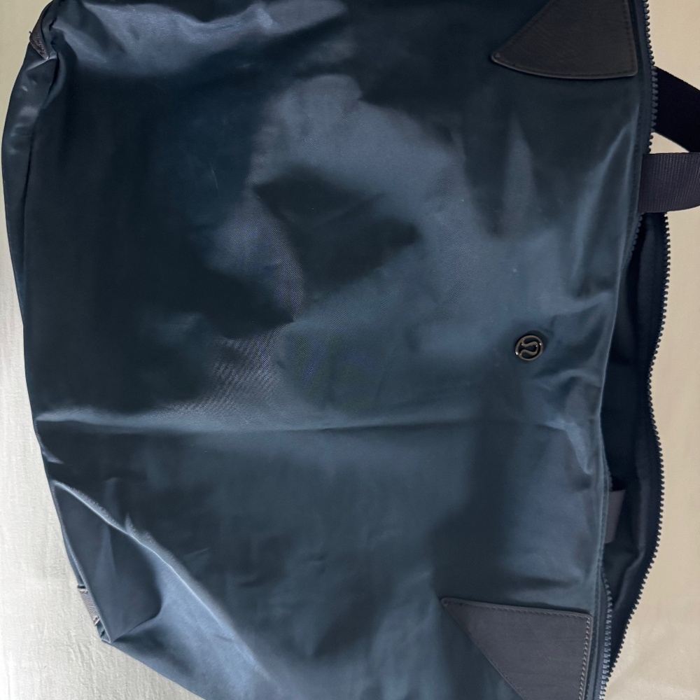 💙 Lululemon Oversized Nylon Gym/Travel Duffel – Navy Blue 💙